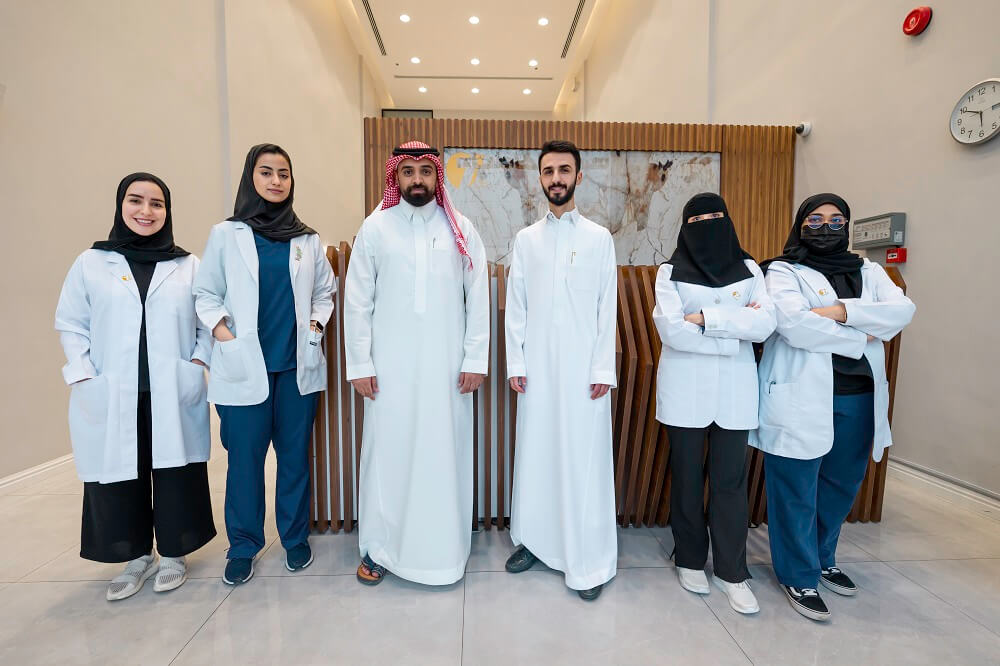 طاقم طبي سعودي مؤهل - استشاري انف واذن وحنجرة في الرياض - عيادات سفن ديسبل