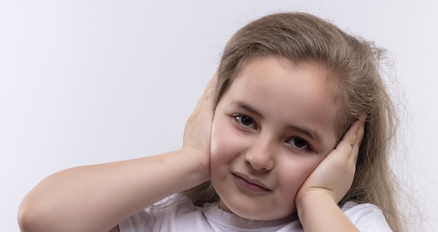 أطفال ضعاف السمع